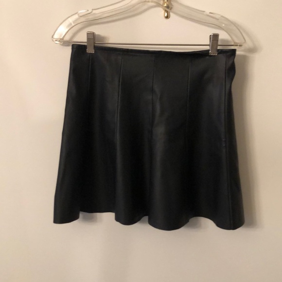 Women’s Guess pleather mini skirt Sz S - Picture 1 of 5